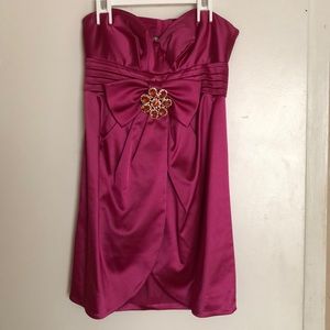 Fuesha dress, short / mini length.